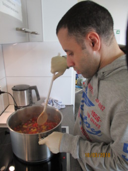 Manchmal kochen wir zusammen im facettenwerk Tagesraum